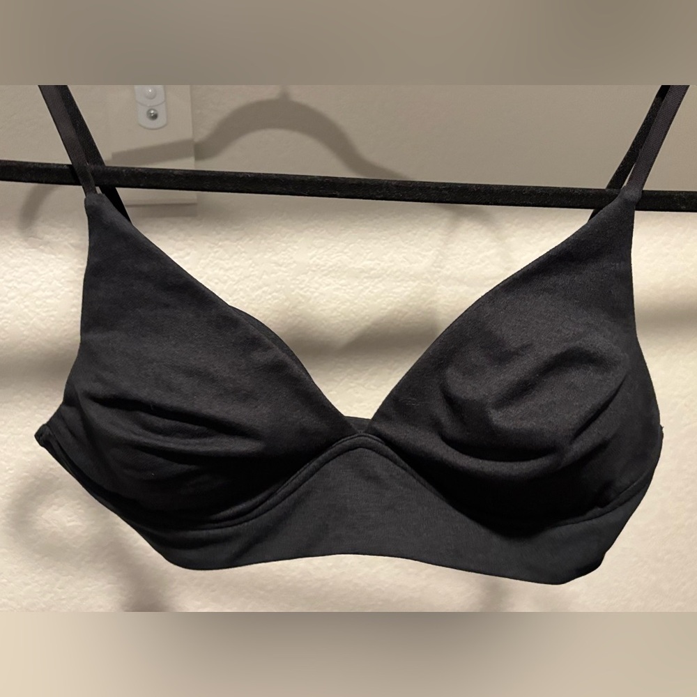 P’Tula: Black Wireless Scoop Bralette